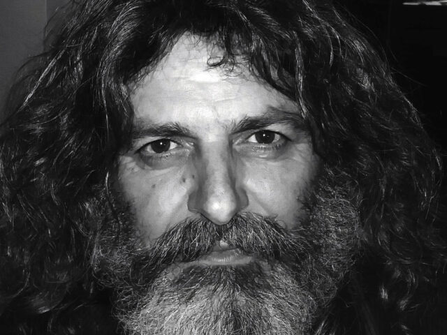 Κωστής Μουδάτσος: «Προτιμώ τη βία της ανυπακοής από την υποταγή στη βία της πειθαρχίας»