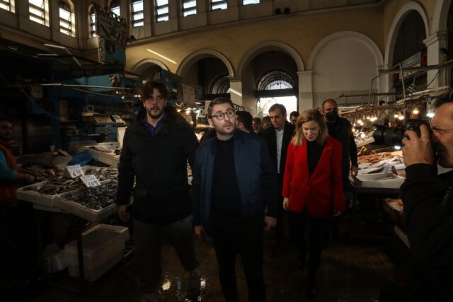 Ανδρουλάκης για μείωση ΦΠΑ στα τρόφιμα: Ο Μητσοτάκης βαφτίζει «λαϊκισμό» ό,τι τον συμφέρει