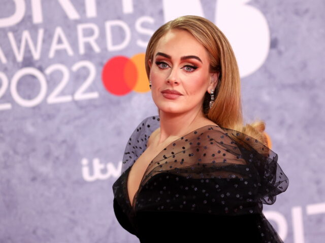 “Τι έκανες στο πρόσωπό μου” είπε η Adele σε θαυμάστρια που έβαλε φίλτρο σε κοινό τους βίντεο