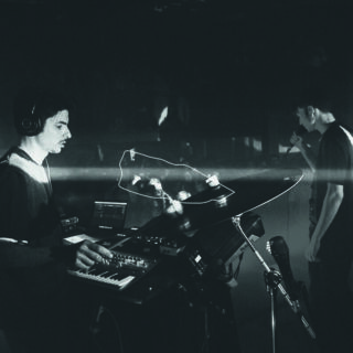 5 + 1 λόγοι για να δούμε τους Sworr. @ Six d.o.g.s