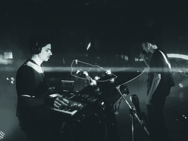 5 + 1 λόγοι για να δούμε τους Sworr. @ Six d.o.g.s