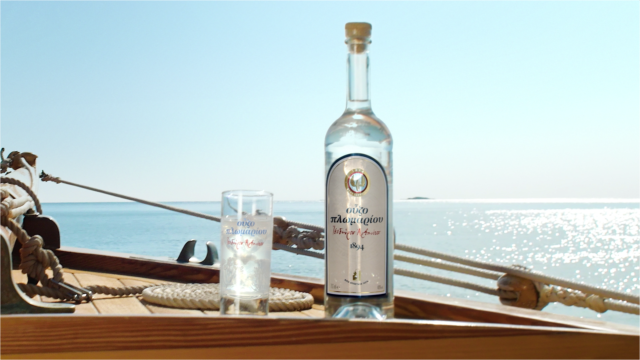 Ούζο Πλωμαρίου: Πόσα καλοκαίρια κρύβει μέσα του ο χειμώνας;