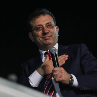 Συνεργάτες του Εκρέμ Ιμάμογλου στην Popaganda: «Οι πόρτες είναι ακόμη ανοιχτές. Περιμένουμε να ανακοινωθεί η υποψηφιότητά του σήμερα»