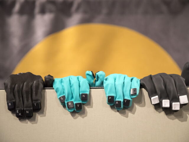 Φέτος τον χειμώνα στο ΕΜΣΤ θα αναρωτηθείς «Γιατί είμαστε μαζί»