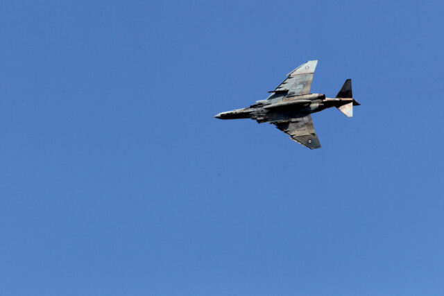 Πτώση αεροσκάφους F-4: Εντοπίστηκαν συντρίμμια – Σε εξέλιξη η έρευνα για τους πιλότους