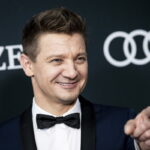 Σε κρίσιμη κατάσταση ο ηθοποιός Τζέρεμι Ρένερ μετά από σοβαρό ατύχημα