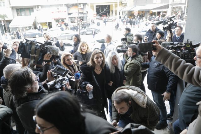 Δίκη για τη δολοφονία του Άλκη: Ένταση μεταξύ οπαδών έξω από τα δικαστήρια