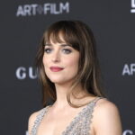 Ντακότα Τζόνσον: «Θα ήμουν ακόμη μια γυναίκα που ο Άρμι Χάμερ θα προσπαθούσε να φάει» [ΒΙΝΤΕΟ]