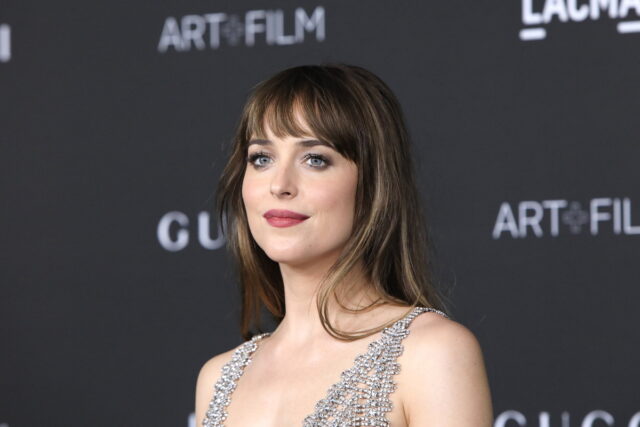 Ντακότα Τζόνσον: «Θα ήμουν ακόμη μια γυναίκα που ο Άρμι Χάμερ θα προσπαθούσε να φάει» [ΒΙΝΤΕΟ]