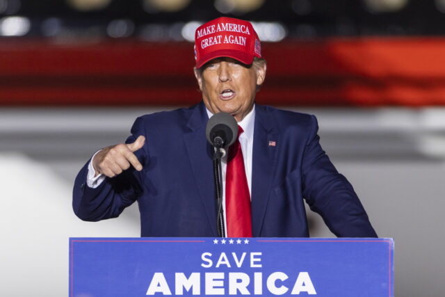 Ντόναλντ Τραμπ: Επιστρέφει σε Facebook και Instagram