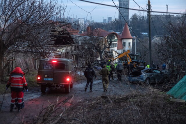 Ουκρανία – Ζελένσκι: Δεκάδες άμαχοι εξακολουθούν να αγνοούνται στη Ντνίπρο