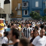 Σε λαϊκό προσκύνημα η σορός του Πελέ [ΒΙΝΤΕΟ]