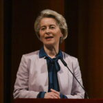 Η Ευρωβουλή καλεί σε ακρόαση την φον ντερ Λάιεν για τις συμβάσεις των εμβολίων της Pfizer