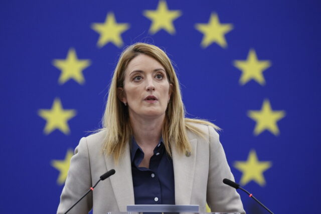 Τι απαντά το Ευρωπαϊκό Κοινοβούλιο για τα 142 δώρα που «ξέχασε» να δηλώσει η Ρομπέρτα Μετσόλα