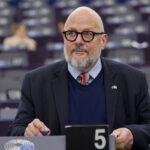 Ο Μαρκ Άνγκελ εξελέγη αντιπρόεδρος του Ευρωπαϊκού Κοινοβουλίου στη θέση της Καϊλή