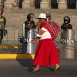 Περού: Μέλη του Κογκρέσου κινούν διαδικασία για να παυθεί η πρόεδρος Ντίνα Μπολουάρτε