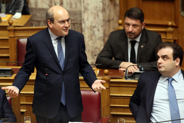 Πρόταση δυσπιστίας: Συνεχίζεται σήμερα η συζήτηση στη Βουλή [LIVE]