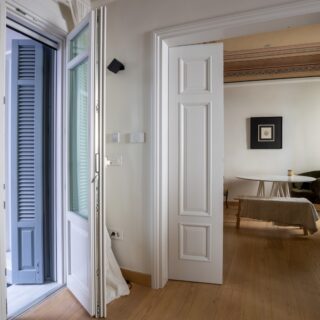 Η αναβίωση ενός διώροφου διατηρητέου στην Πλάκα