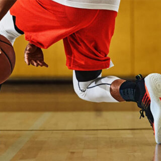 Η κυκλοφορία του Curry Flow 10 γιορτάζει μια δεκαετία που ο Stephen και η Under Armour άλλαξαν το παιχνίδι για τα καλά!