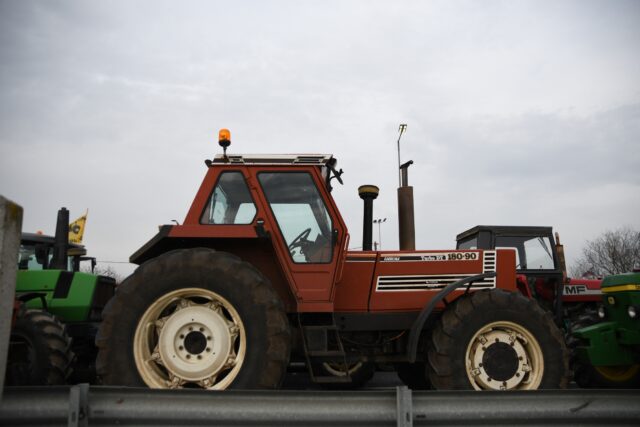 Καρδίτσα: Τα ΜΑΤ έκλεισαν τους δρόμους και όχι οι αγρότες – Ένταση και χημικά [ΒΙΝΤΕΟ]