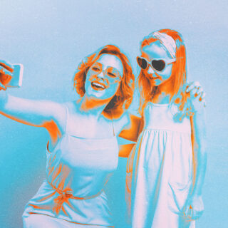 Μαμάδες του TikTok, τα παιδιά σας δεν είναι “props” για το επόμενο trend σας