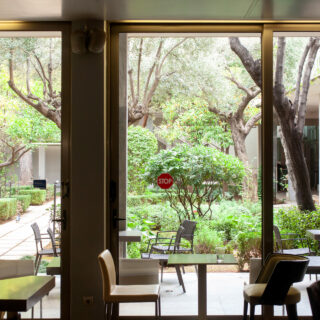 Τα αναψυκτήρια των μουσείων δεν είναι 