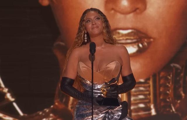 Grammy 2023: Η Μπιγιονσέ έγραψε ιστορία κατακτώντας το 32ο βραβείο στην καριέρα της [ΒΙΝΤΕΟ]
