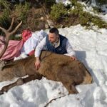 Τραυματισμένο ελάφι βρήκε καταφύγιο σε αυλή σπιτιού στην Ιπποκράτειο Πολιτεία