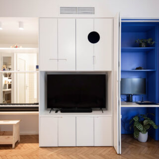 Ένα μοντέρνο διαμέρισμα στην Κυψέλη, φτιαγμένο για τρεις ανθρώπους και μία γάτα