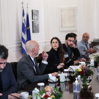 Συνάντηση Μητσοτάκη με εκπροσώπους καλλιτεχνών: «Θετικό το πρόσημo» αλλά «Συνεχίζονται οι κινητοποιήσεις»