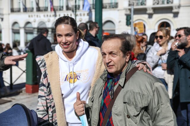 «Κάτω τα ξερά σας από το μέλλον μας» – Μαζική συμμετοχή στη διαμαρτυρία των καλλιτεχνών