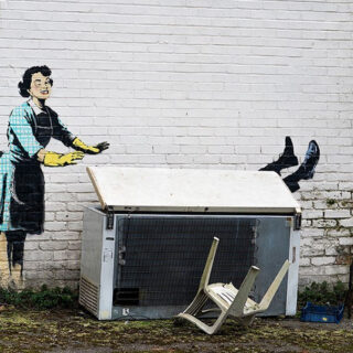 Ο Banksy επιβεβαιώνει ότι η τοιχογραφία που τονίζει τη βία κατά των γυναικών είναι έργο του