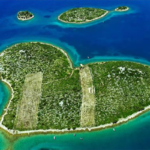 Πωλείται τμήμα του κροατικού νησιού που έχει σχήμα καρδιάς