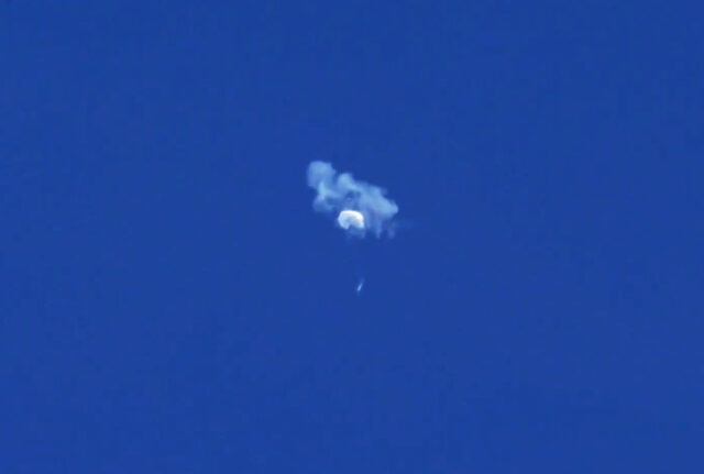 Οι ΗΠΑ ψάχνουν αν τα ιπτάμενα αντικείμενα ήταν UFO, μπαλόνια κατάσκοποι ή συσκευές καιρού