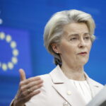 Οι New York Times μηνύουν την Κομισιόν για τα SMS της φον ντερ Λάιεν σε Μπουρλά