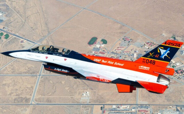 Η τεχνητή νοημοσύνη πιλοτάρισε μόνη της επί 17 ώρες ένα μαχητικό αεροσκάφος στις ΗΠΑ