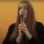 Οι Dry Cleaning κυκλοφορούν τα νέα κομμάτια τους “Sombre Two” και “Swampy”