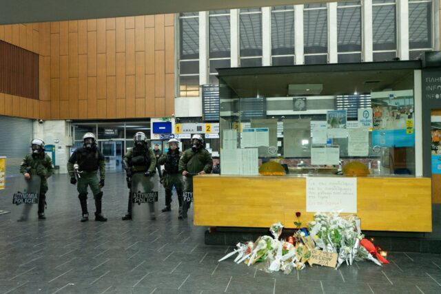 Τραγωδία στα Τέμπη: «Πήγα για το παιδί και τον άντρα μου και μου γύρισαν τις στάχτες τους» [ΒΙΝΤΕΟ]