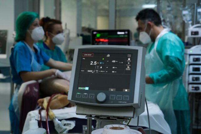 H COVID-19 εξαπλώνεται καθώς τα ποσοστά της υποπαραλλαγής JN.1 αυξάνονται παγκοσμίως