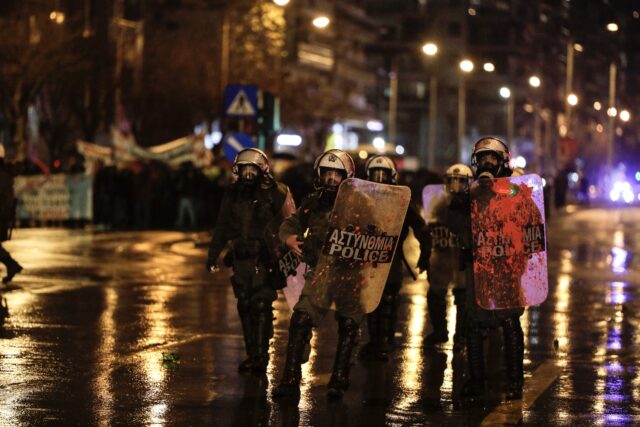 Δημοσιογράφος έχασε το 55% της ακοής του από χειροβομβίδα κρότου-λάμψης