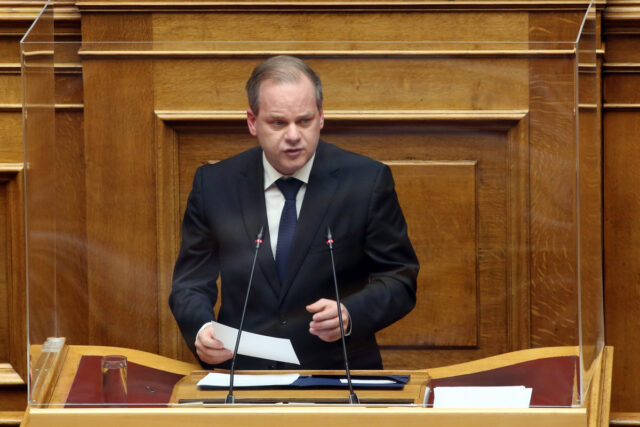 Ο Καραμανλής αποζημίωσε με 3,3 εκατ. ευρώ εργολάβους του ΟΣΕ για έργα που βρίσκονταν «στον αέρα»