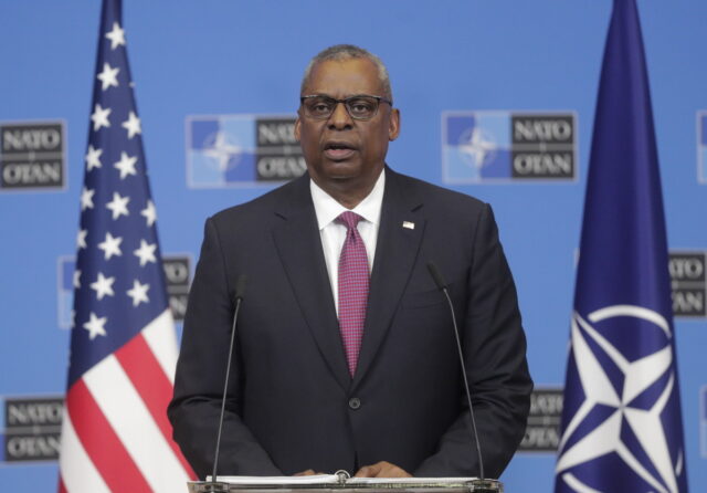 Στο Ιράκ ο υπουργός Άμυνας των ΗΠΑ, καθώς πλησιάζει η επέτειος των 20 ετών από την εισβολή