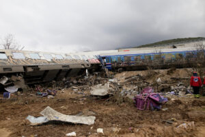 Δίκη για τα Τέμπη: Να απορριφθεί η παράσταση του ελληνικού Δημοσίου πρότεινε η εισαγγελέας