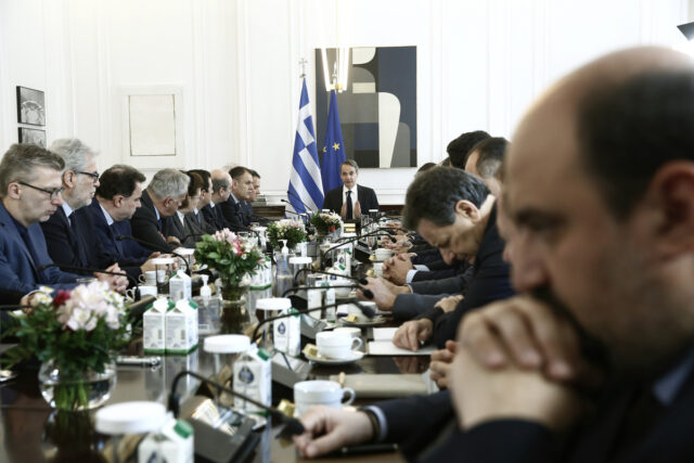 Μητσοτάκης στο Υπουργικό Συμβούλιο: Όλοι φταίμε για τα Τέμπη, αλλά η τραγωδία έγινε με εμάς στο «τιμόνι»