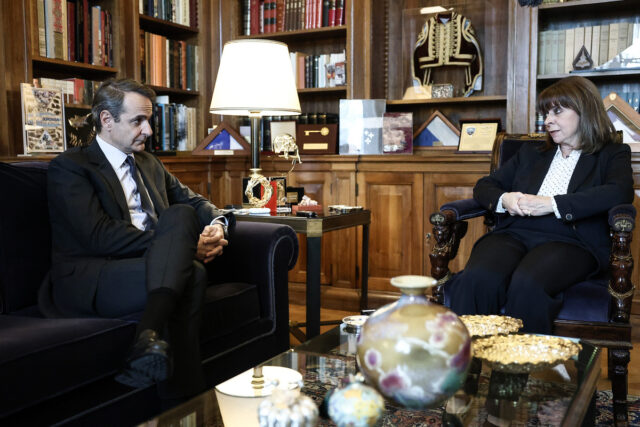 Μητσοτάκης σε Σακελλαροπούλου: «Η έρευνα για την τραγωδία στα Τέμπη θα γίνει με διαφάνεια και ταχύτητα»