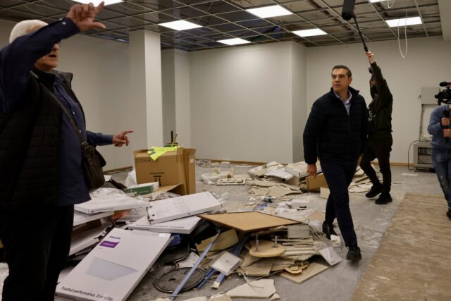 Τσίπρας: «Γιατί 20 μέρες λένε ψέματα πως λειτουργούσε το Κέντρο Τηλεδιοίκησης Λάρισας, που είναι γιαπί από το καλοκαίρι του 2019;»