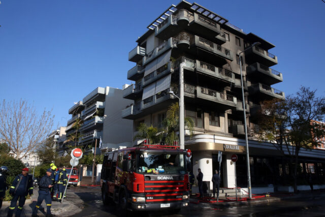 Φωτιά σε γνωστό εστιατόριο στη Νέα Σμύρνη – Ενας τραυματίας