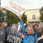 Ενταση στη δίκη για τον Βασίλη Μάγγο – Αστυνομικοί χτύπησαν τον πατέρα του στην είσοδο του Δικαστηρίου