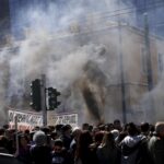 Προσαγωγές 14 ατόμων στην Αθήνα – Ρίψεις χημικών από την ΕΛ.ΑΣ. στο Σύνταγμα και στον ΟΣΕ Θεσσαλονίκης