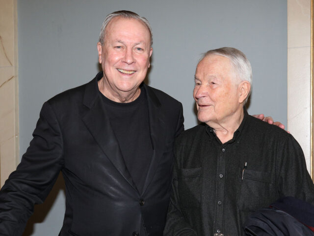 Όταν ο Μπομπ Γουίλσον συνάντησε τον Πέτερ Στάιν κάτω από τον (βροχερό) ουρανό του Πειραιά